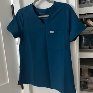 Xs catarina figs scrub top